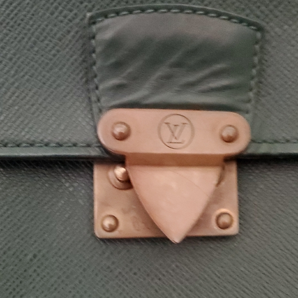 Authentic Louis Vuitton Elegant Green Leather Briefcase - Picture 2 of 12